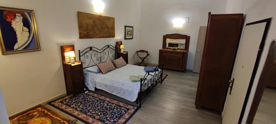Bed, Seating area, Bedroom