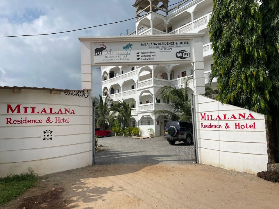 Property building, Day, Street view, Parking