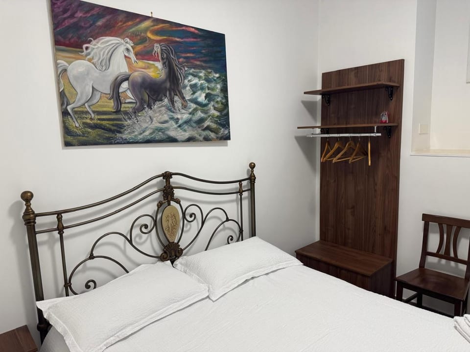 Photo of the whole room, Decorative detail, Bedroom