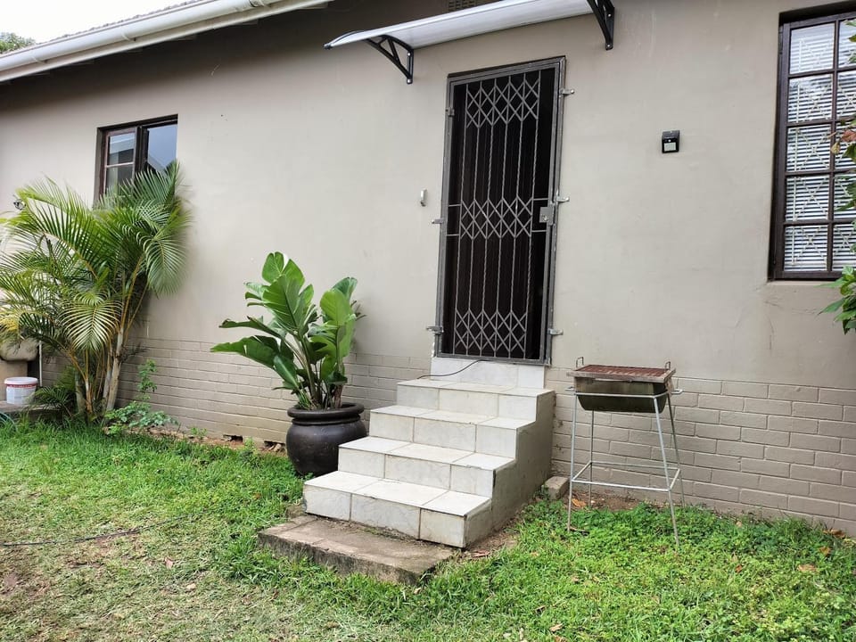 Property building, Day, Garden, Garden view