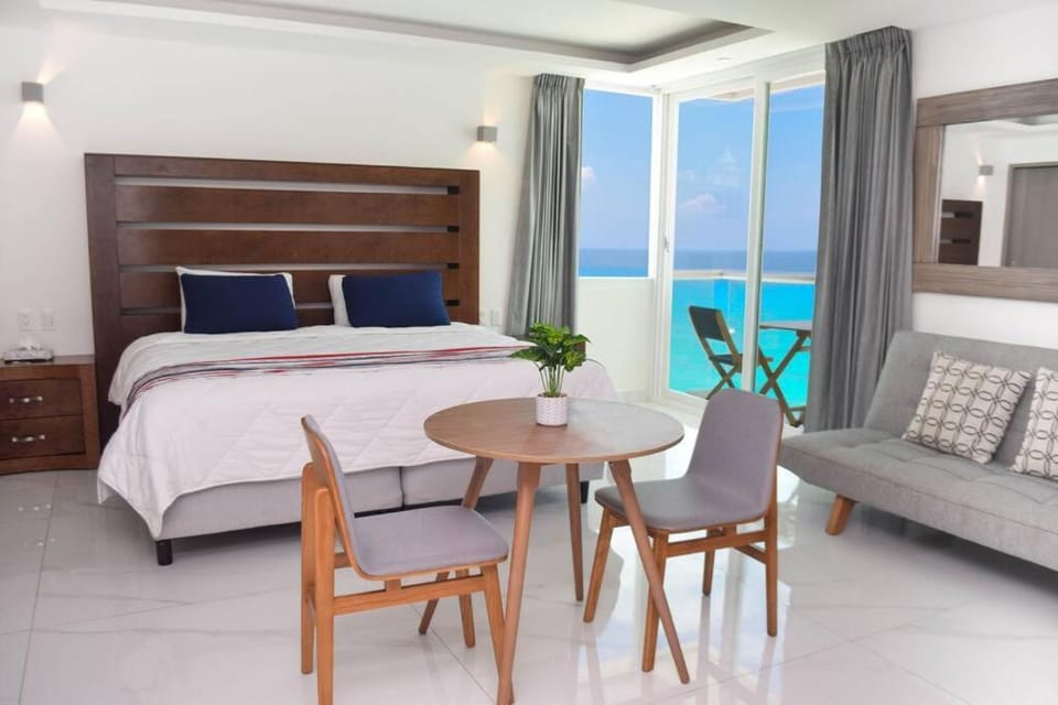 Bed, Natural landscape, Balcony/Terrace, Living room, Photo of the whole room, Seating area, Dining area, Bedroom, Sea view, air conditioner