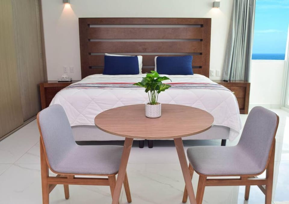 Bed, Photo of the whole room, Dining area, Bedroom