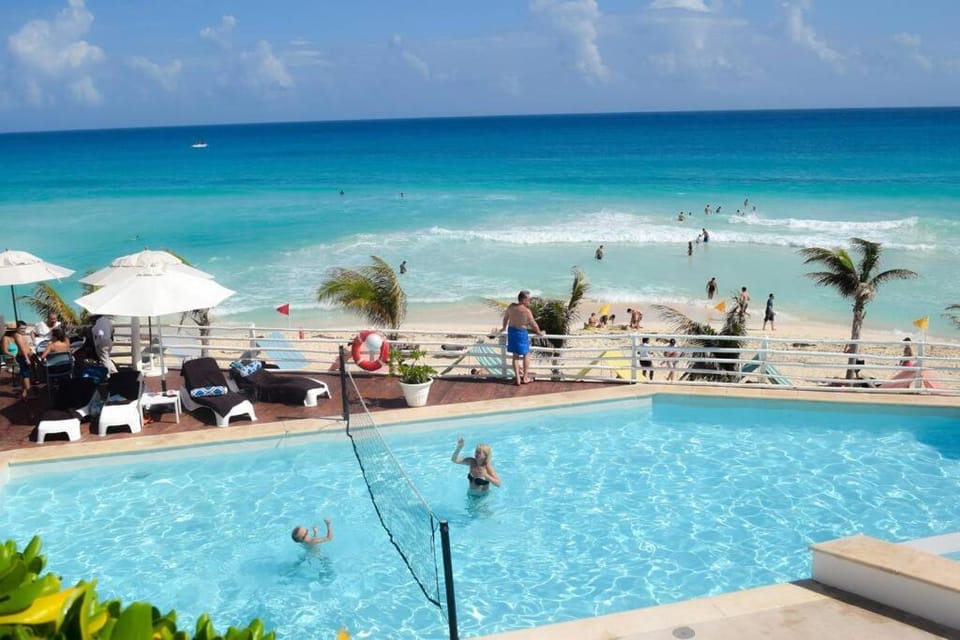 Day, People, Natural landscape, Beach, Pool view, Sea view, Swimming pool, group of guests, sunbed