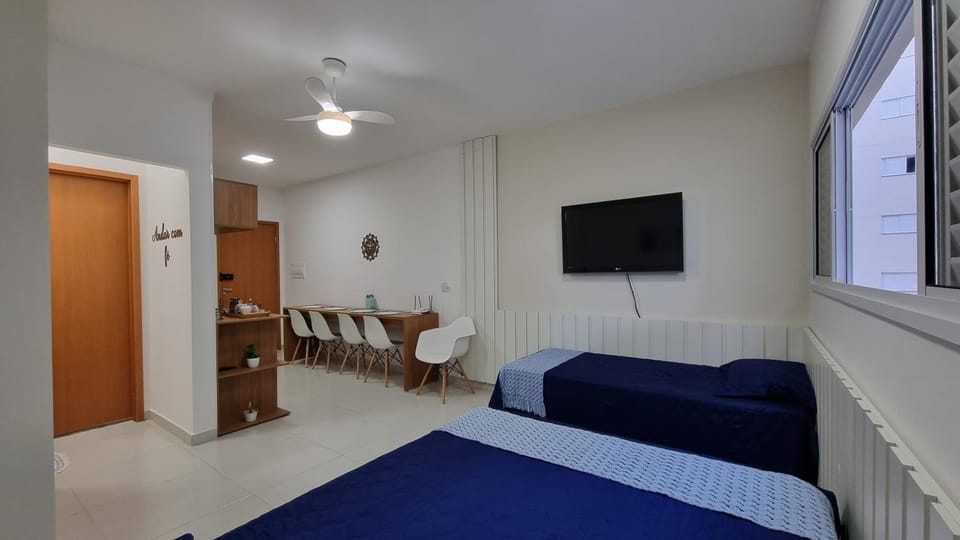 Bed, TV and multimedia, Bedroom