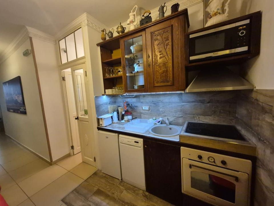 Kitchen or kitchenette, dishwasher, oven, stove
