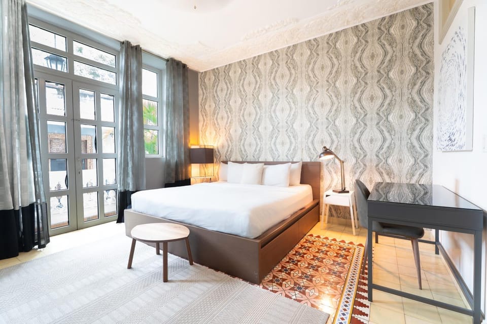Bed, Living room, Photo of the whole room, Seating area, Bedroom
