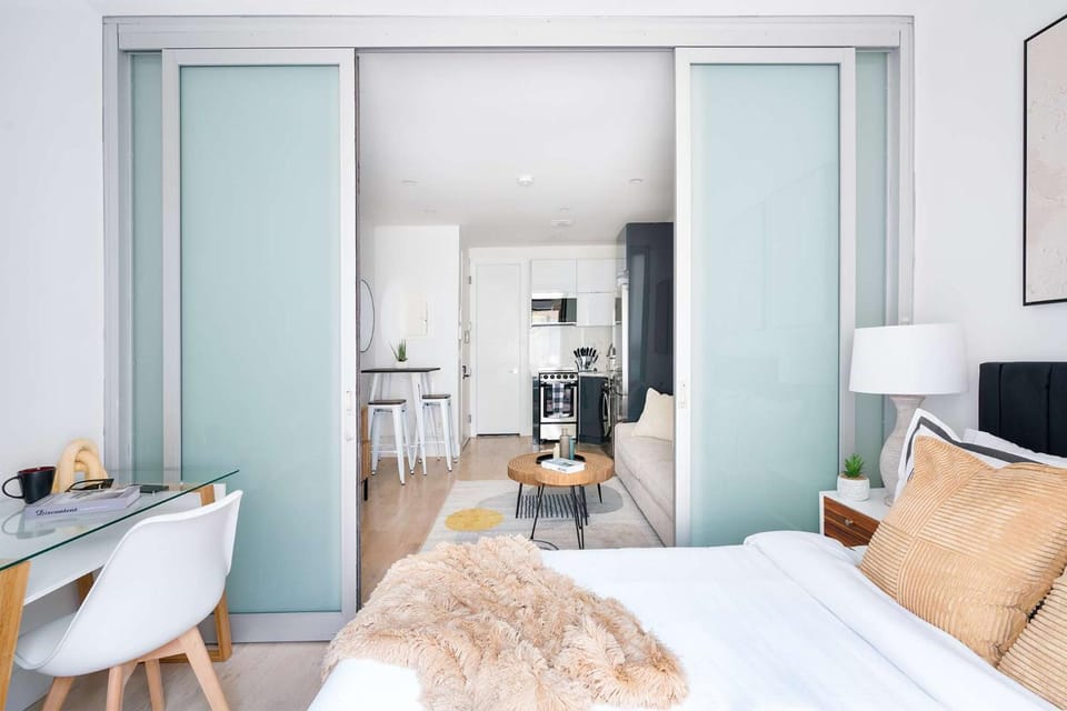 78-4B NEW Quality 1br W&D in unit SKYLIGHTS Apartment in Roosevelt Island