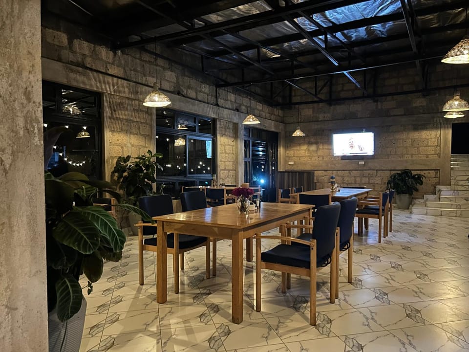 Restaurant/places to eat, Seating area