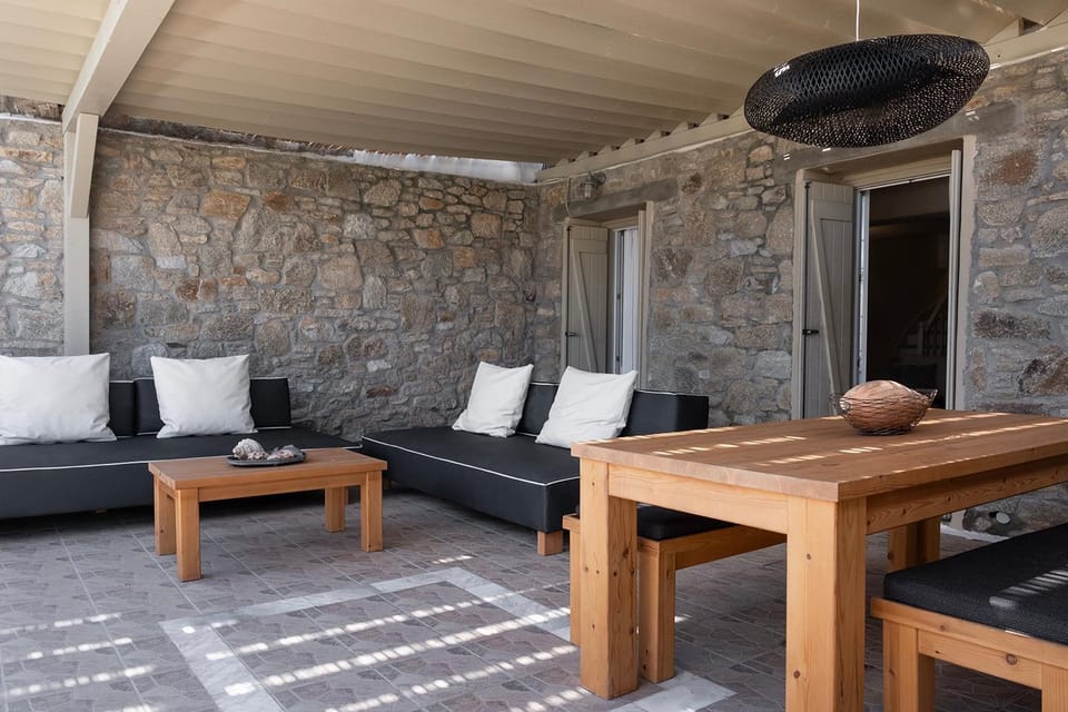 Day, Seating area