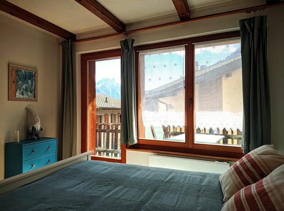 Bed, Bedroom, Mountain view