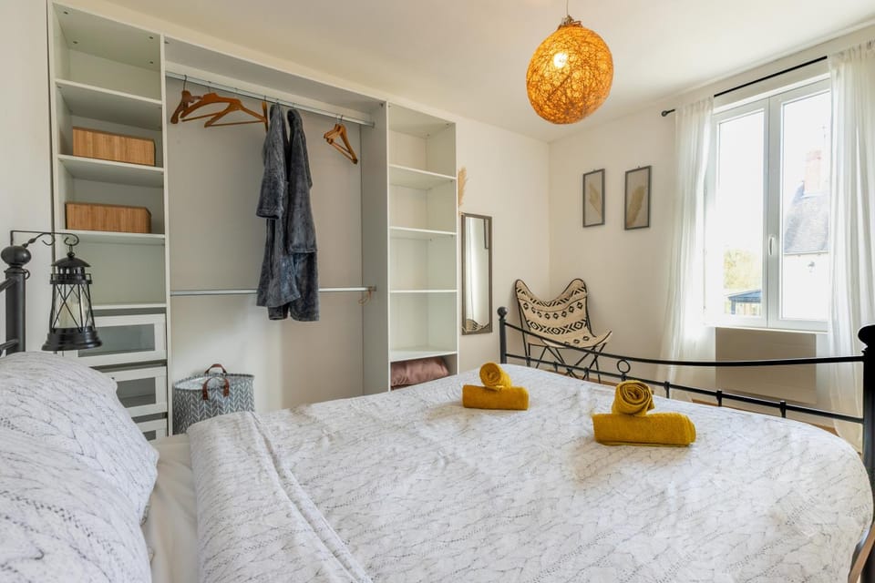 Bed, Photo of the whole room, Bedroom, towels, wardrobe