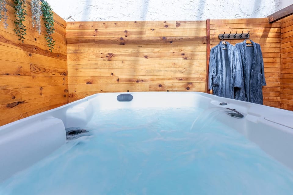 Hot Tub, Spa and wellness centre/facilities, towels