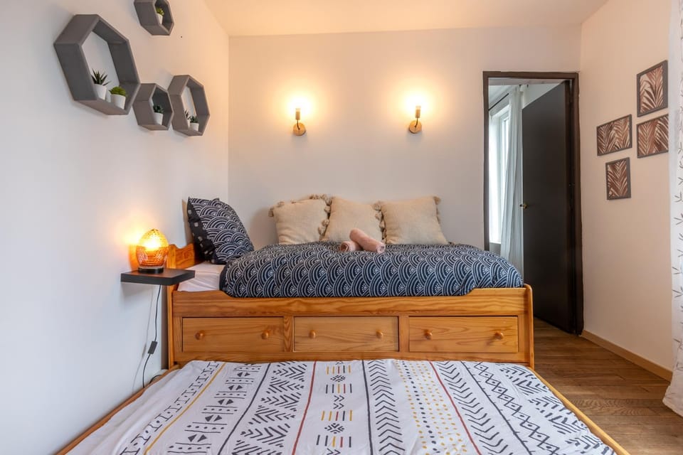 Bed, Photo of the whole room, Bedroom