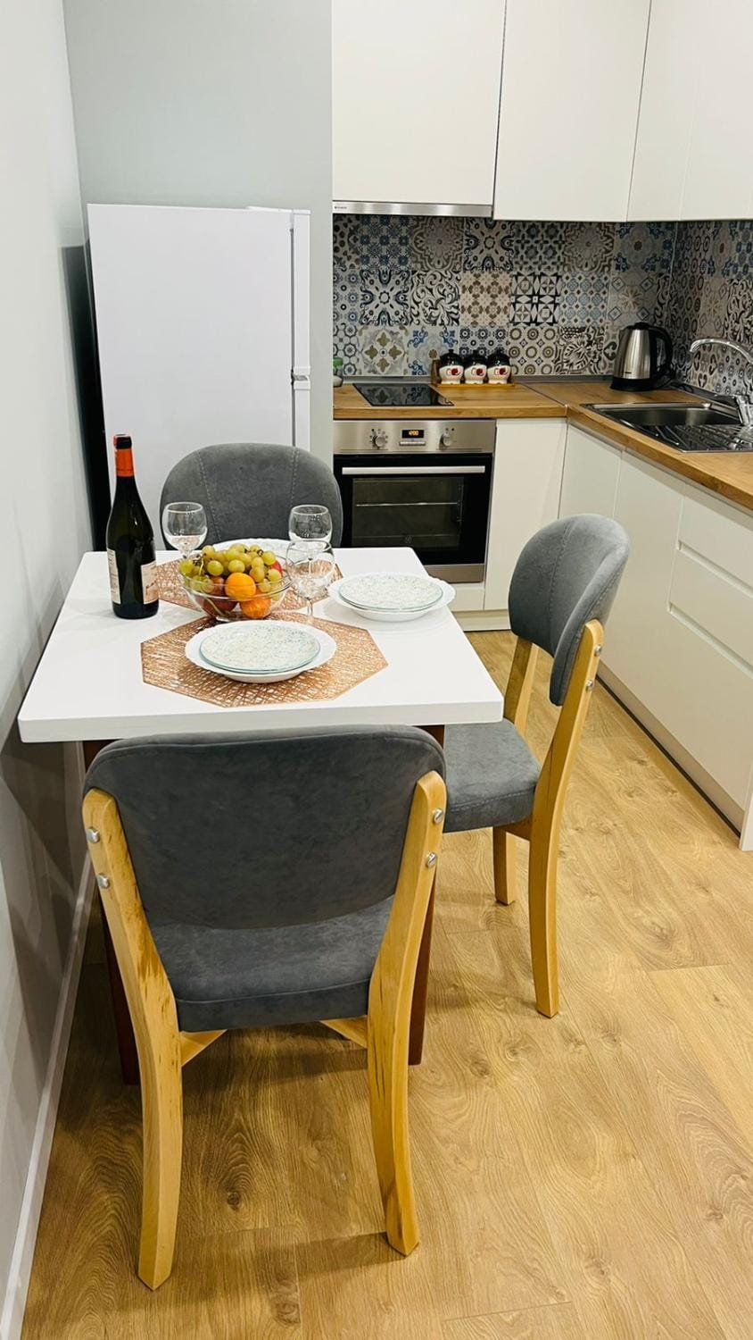 Kitchen or kitchenette, Food and drinks, Dining area, Food, pet friendly, stove