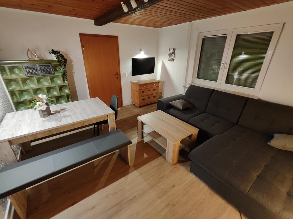 TV and multimedia, Living room, Seating area, Dining area, oven