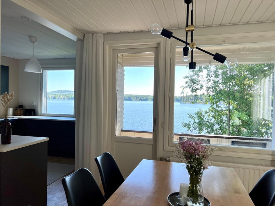 Kotirinne 135 - järven rannalla Chalet in Finland
