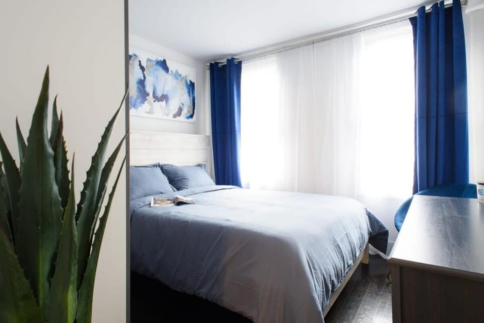 39-1 Renovated 3BR Prime Midtown West Apartment in Midtown