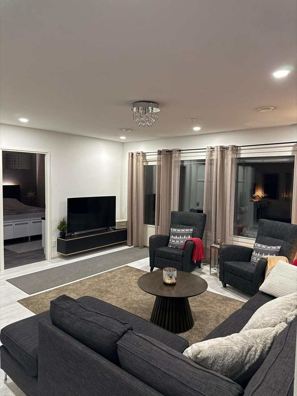 Communal lounge/ TV room, TV and multimedia, Living room, Seating area