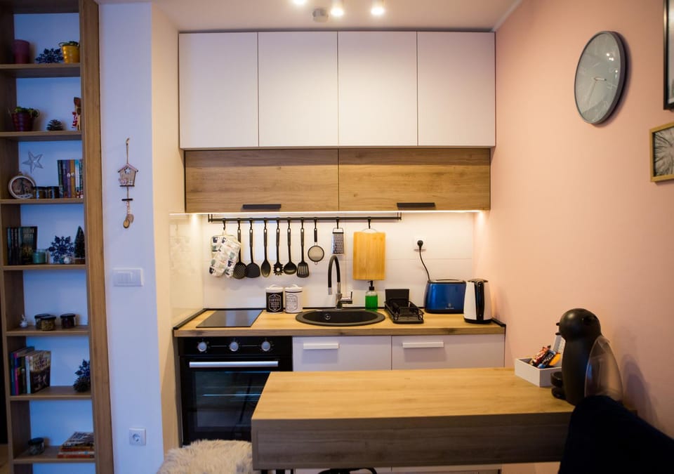 Dining area, minibar
