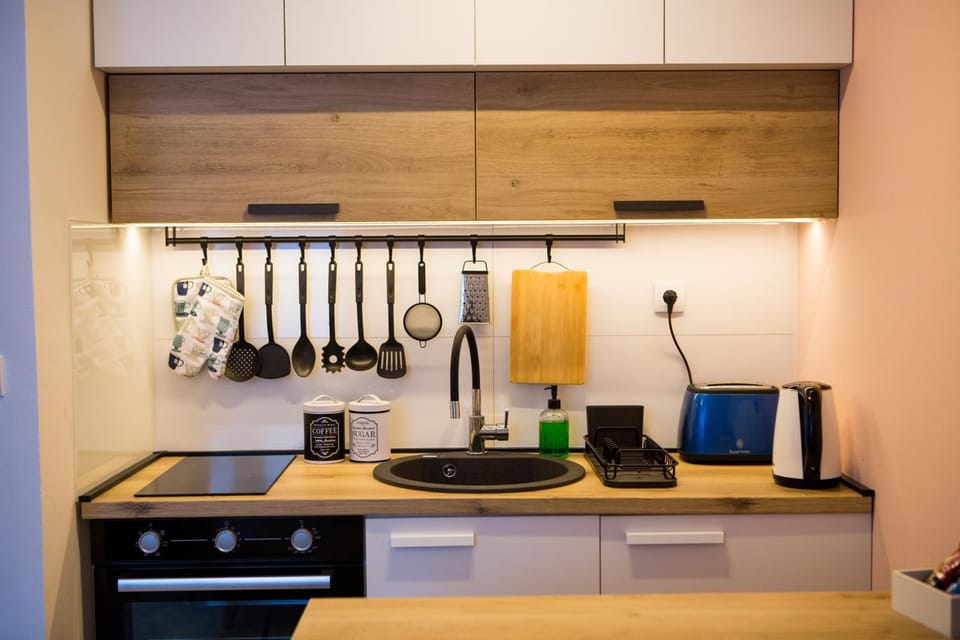 Kitchen or kitchenette, pet friendly, stove