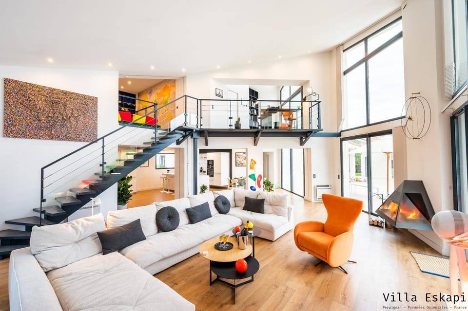 Living room, Seating area