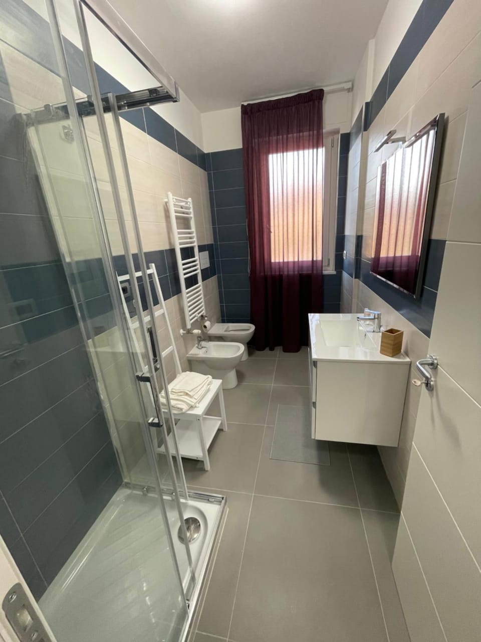 Shower, Toilet, Bathroom, towels