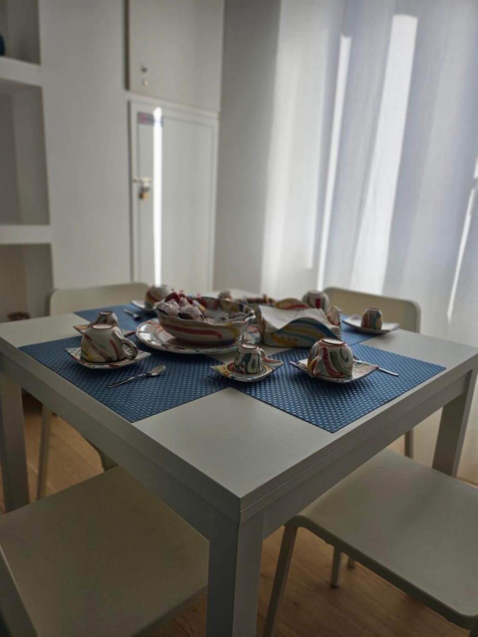 Food and drinks, Dining area, Food
