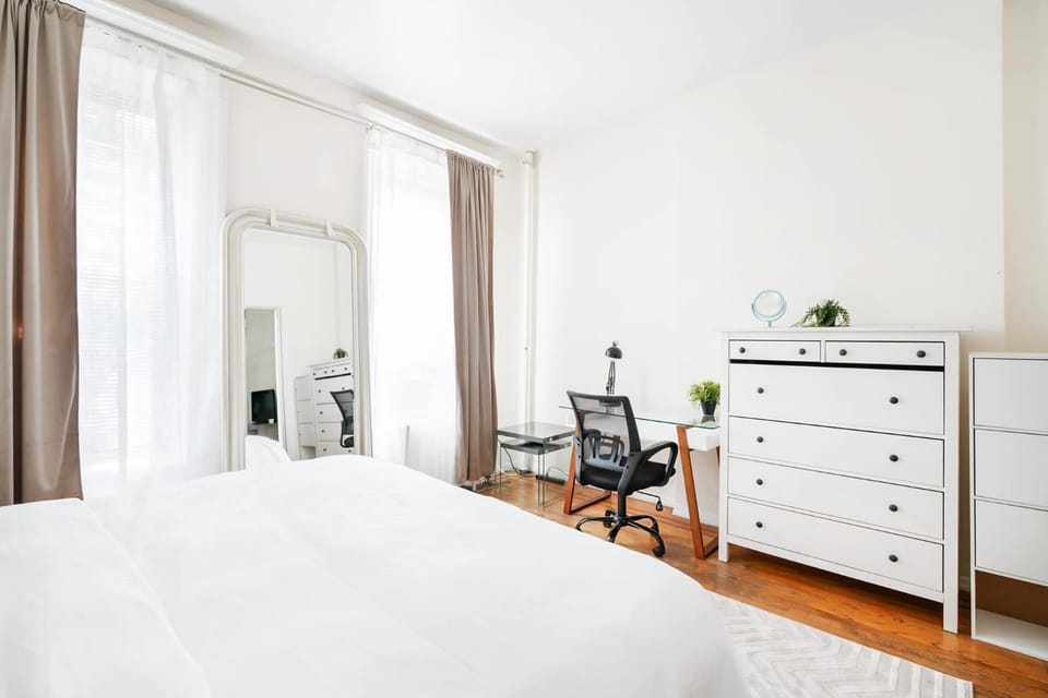 211-3 Prime Union Square Large 1BR Great value Apartment in East Village