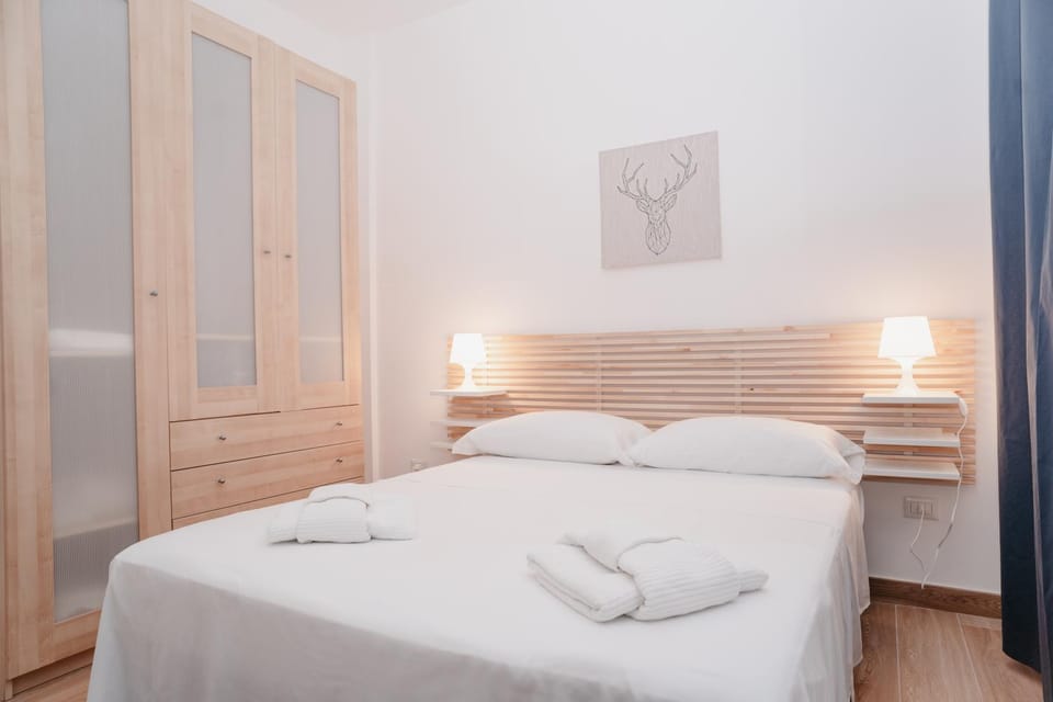 Bed, Photo of the whole room, Bedroom, towels, wardrobe