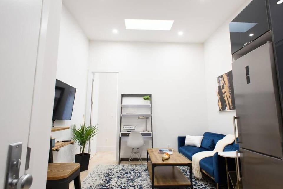 78-4D Quality 1br W&D SKYLIGHT By Central Park Apartment in Roosevelt Island