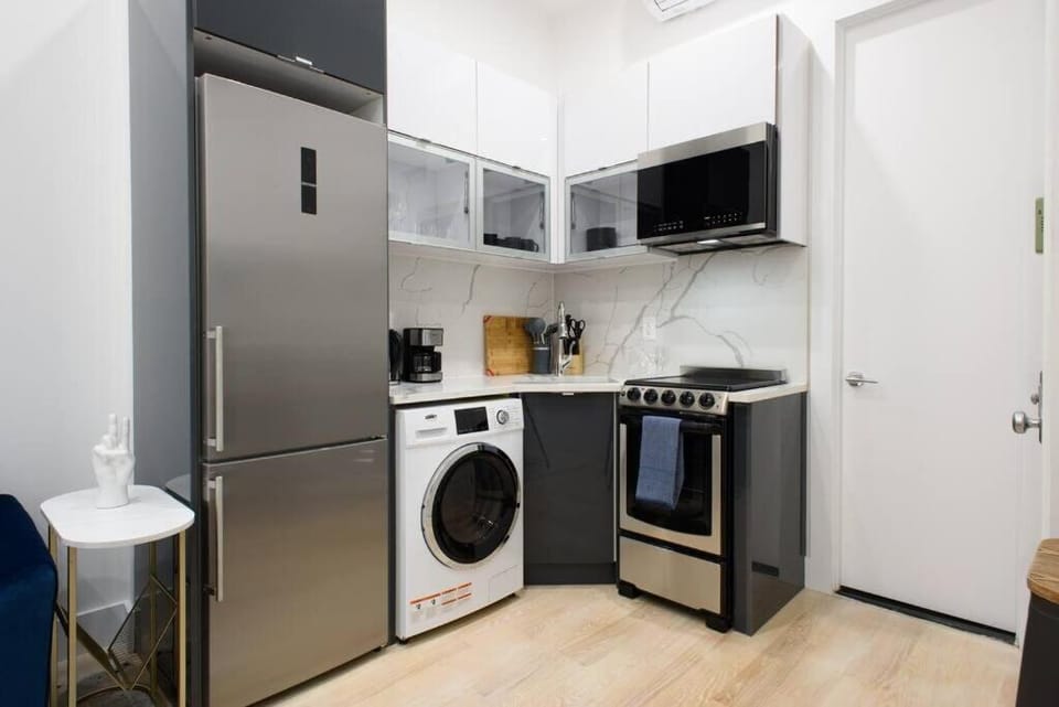 78-4D Quality 1br W&D SKYLIGHT By Central Park Apartment in Roosevelt Island
