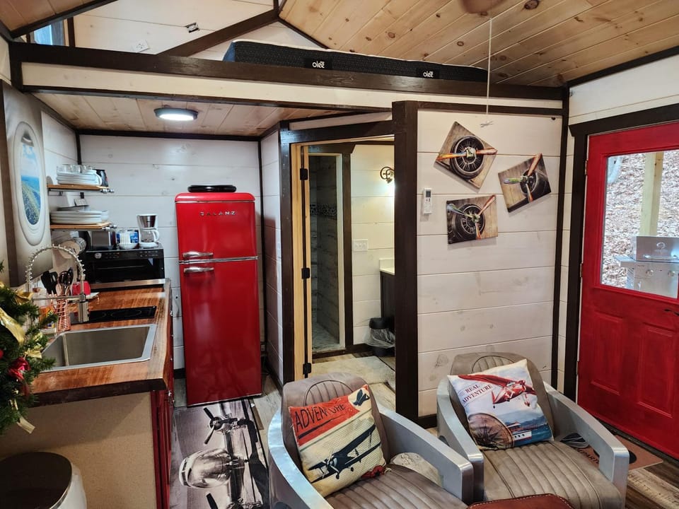 Cockpit Lounge #1406 House in Gatlinburg