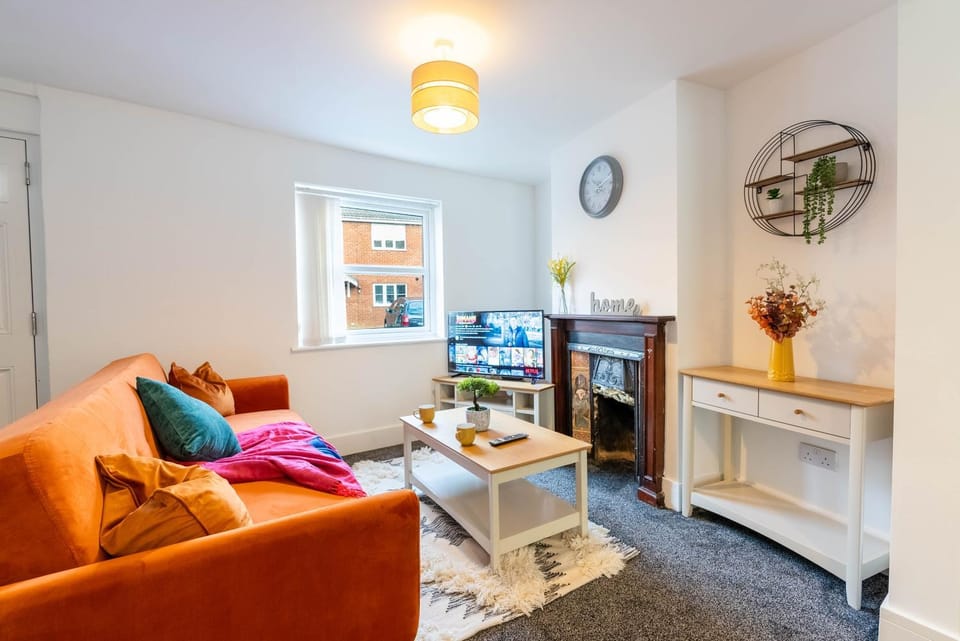 2 bedroom house with free Parking, Aylesbury, Johns st House in Aylesbury