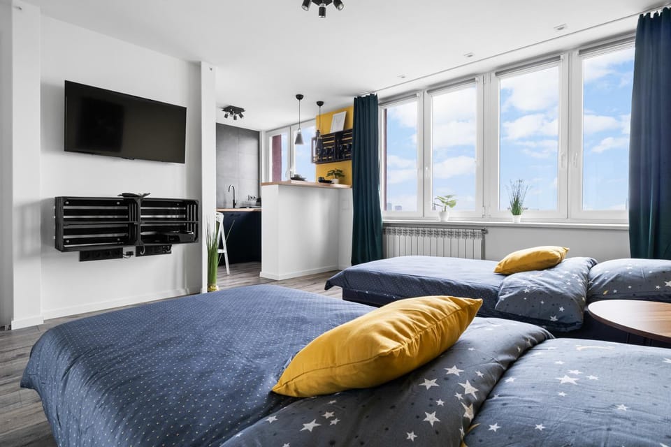 Communal lounge/ TV room, Bed, TV and multimedia, Living room, Photo of the whole room, Seating area, Bedroom