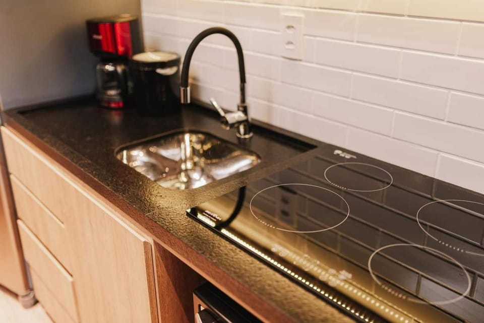 Coffee/tea facilities, Kitchen or kitchenette, Breakfast, stove