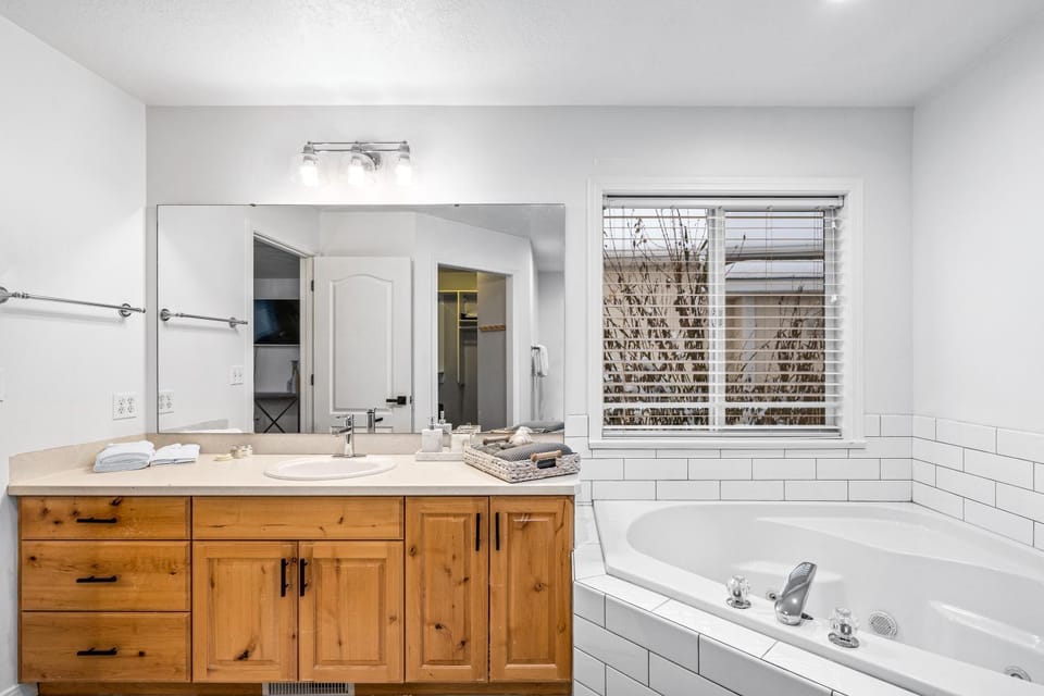 Bathroom, Bath, towels