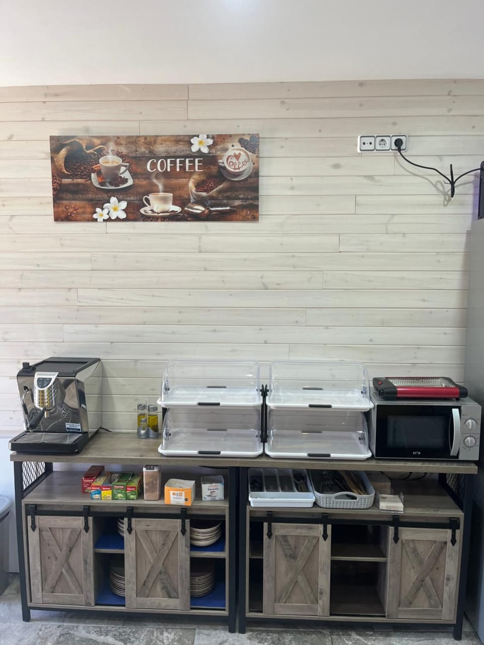 Property building, Breakfast