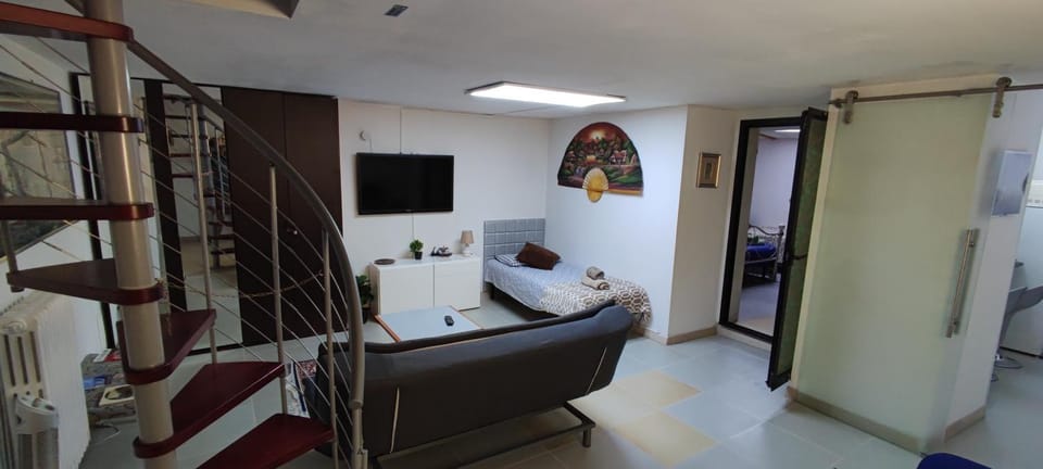 Communal lounge/ TV room, Bed, TV and multimedia, Living room, Evening entertainment