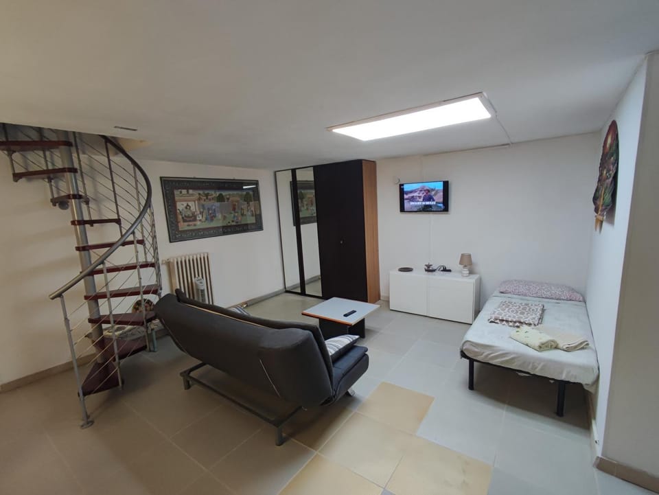 Bed, TV and multimedia
