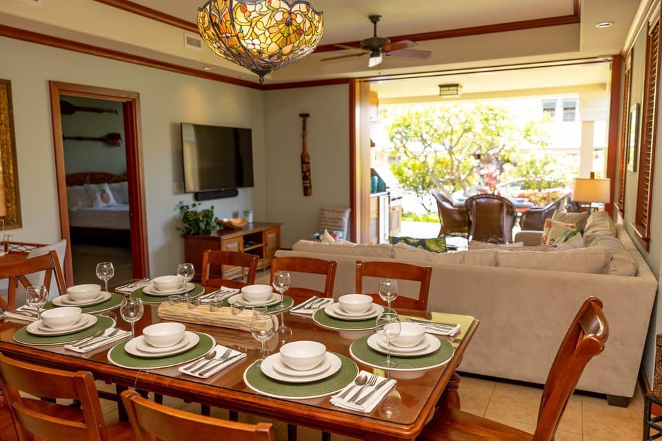 TV and multimedia, Living room, Seating area, Dining area