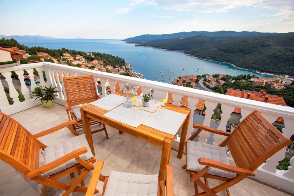 Natural landscape, View (from property/room), Balcony/Terrace, Balcony/Terrace, Dining area, City view, Mountain view, Sea view