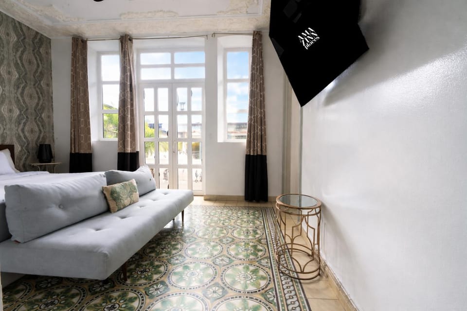 Communal lounge/ TV room, TV and multimedia, Seating area, internet, air conditioner
