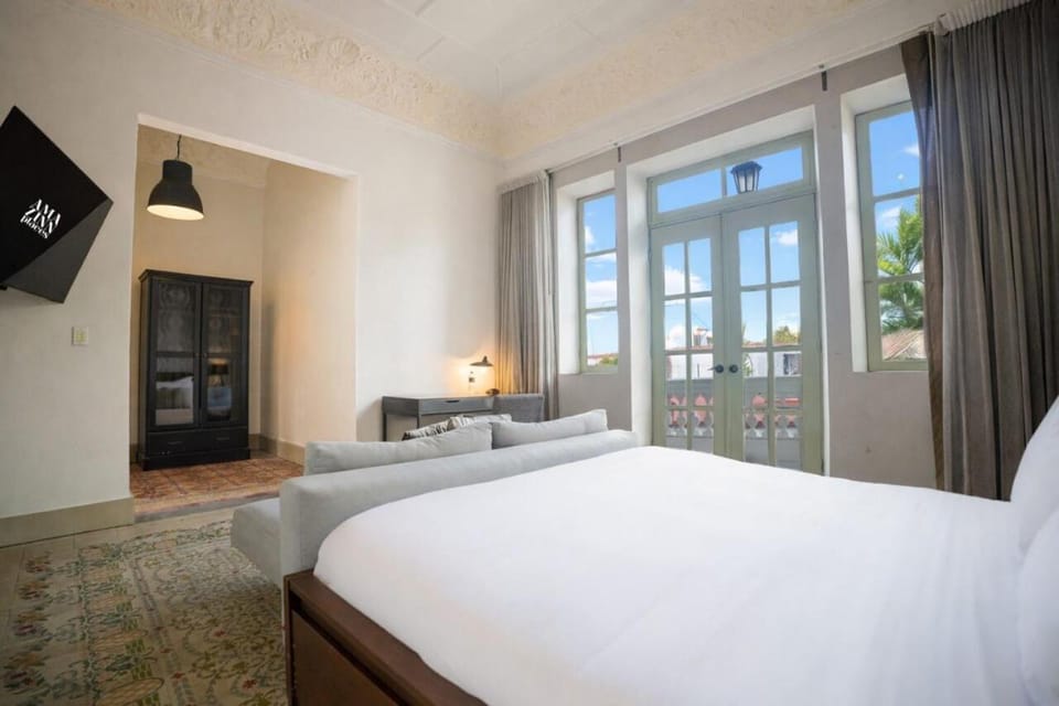 Bed, TV and multimedia, internet, air conditioner