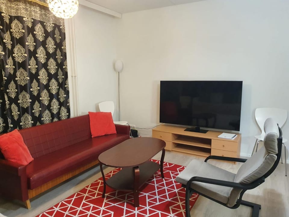 Communal lounge/ TV room, TV and multimedia, Living room, Seating area, Evening entertainment