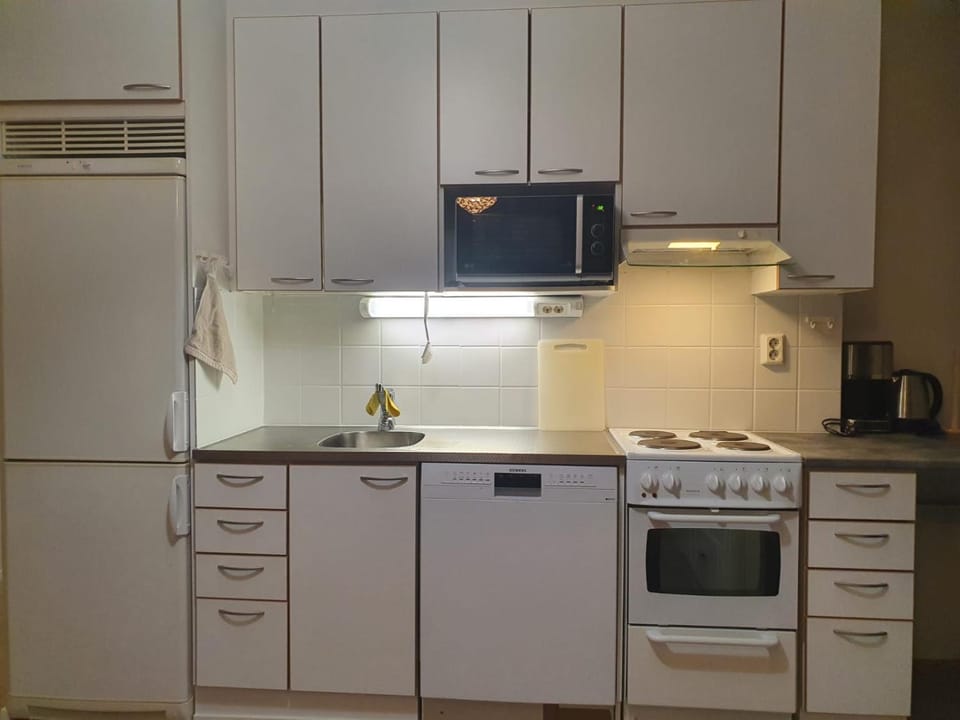 Coffee/tea facilities, Kitchen or kitchenette, dishwasher, microwave, pet friendly, stove