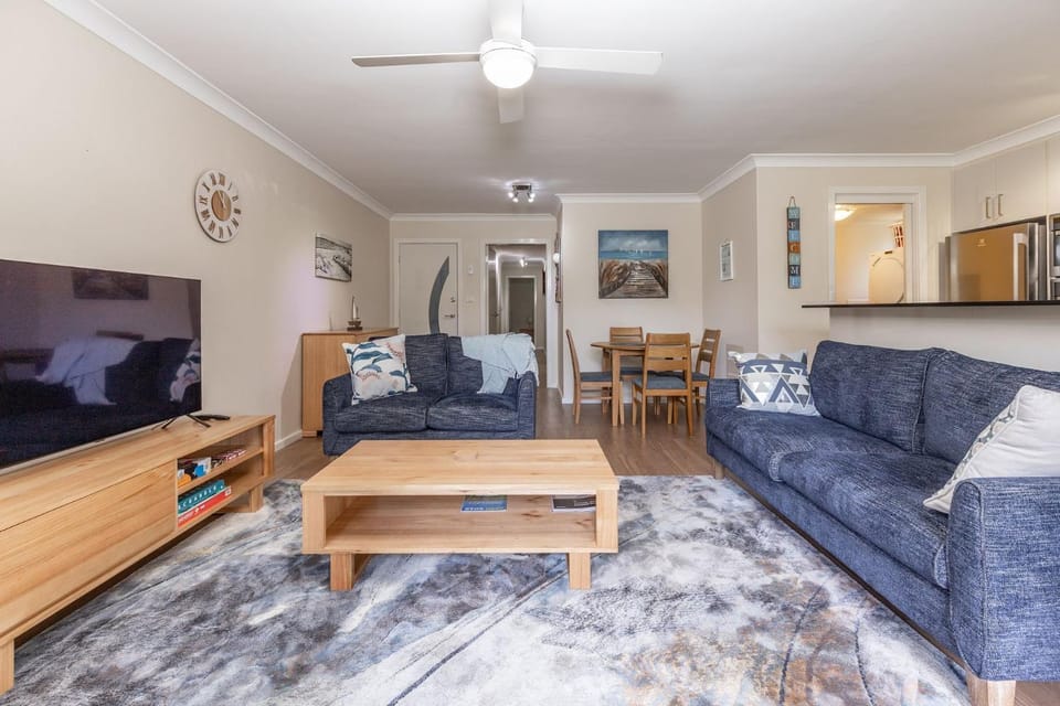 TV and multimedia, Kitchen or kitchenette, Living room, Dining area