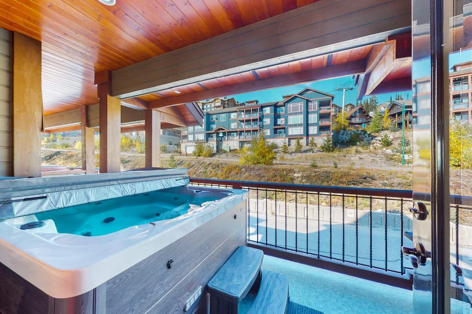 Blacksmith Lodge 4 House in British Columbia