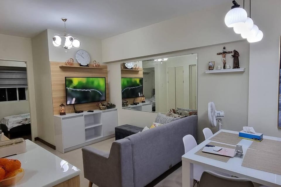 TV and multimedia, Living room, Seating area, Dining area