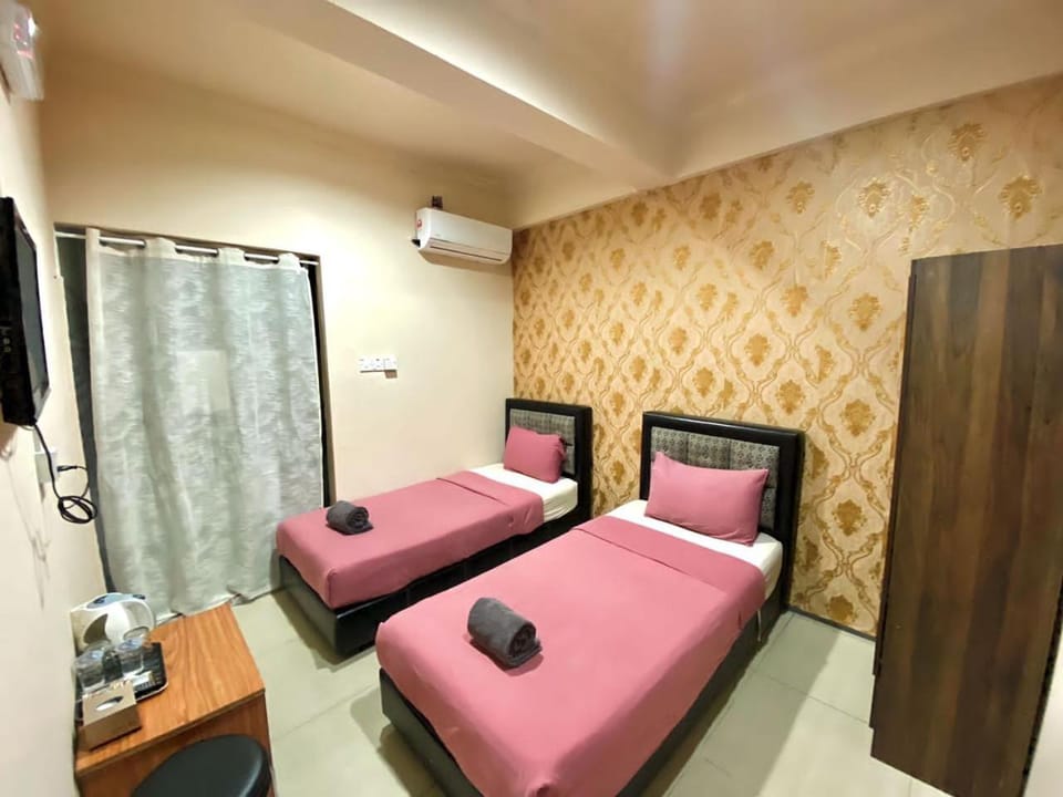 Bed, towels, air conditioner