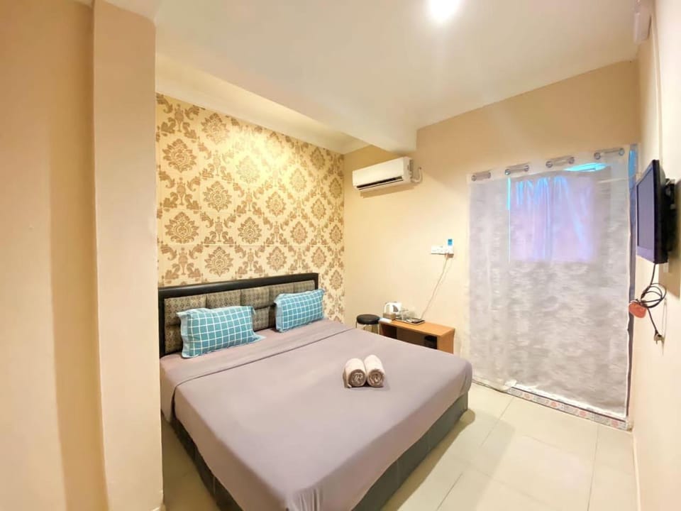 Bed, Bedroom, air conditioner